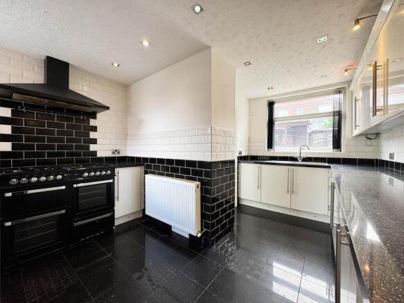 3 bed Semi-Detached for sale Image 7