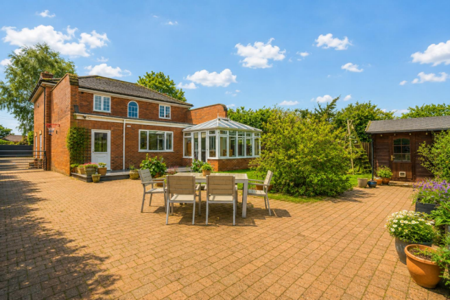 4 bed Detached for sale Image 4