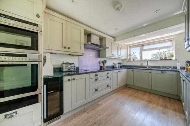 Yewens, Chiddingfold, Godalming, GU8 -  NO CHAIN photo 4