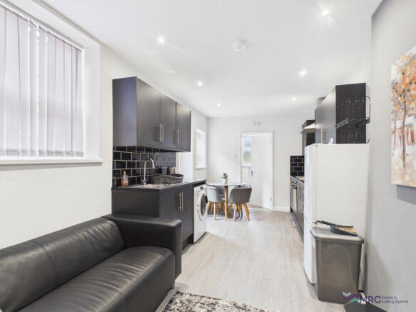 Large One Bedroom Furnished Apartment to Let