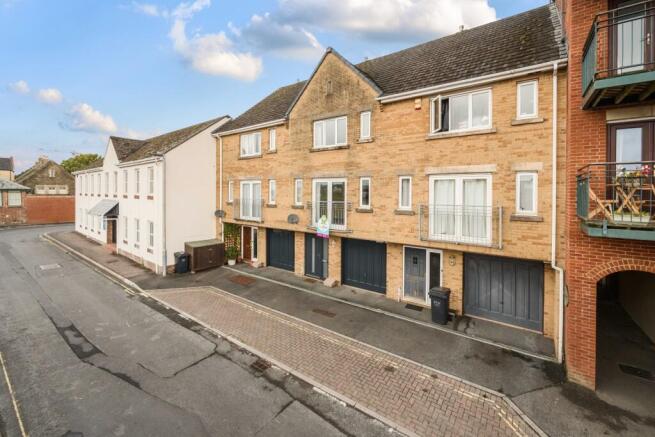 1343812-1-68adc53227953