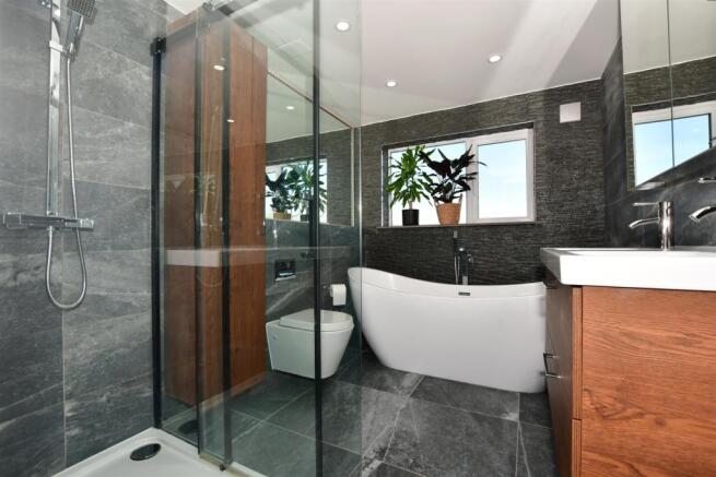 En-Suite Bathroom