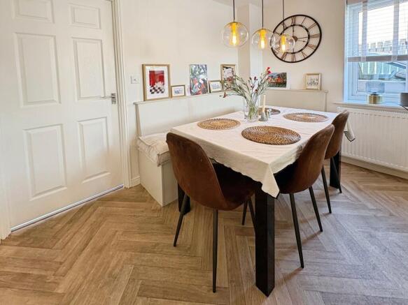 3 bed Semi-Detached for sale Image 6