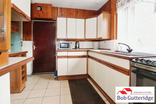 FITTED KITCHEN