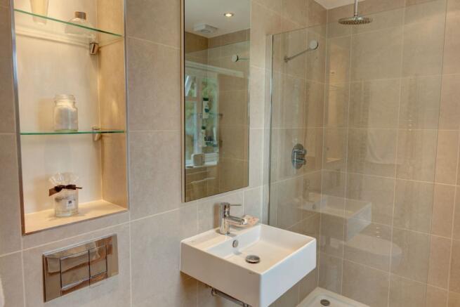 EN SUITE SHOWER ROOM
