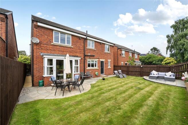5 bed Detached for sale Image 12