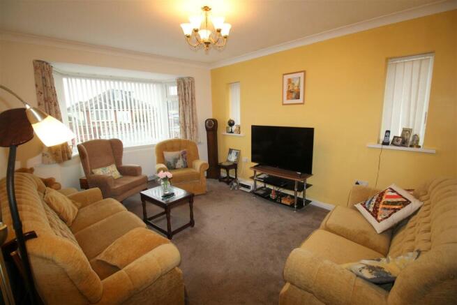 Grasmere Road, 37, lounge.JPG