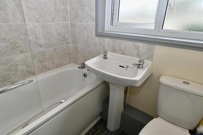 2 bed Terraced to rent Image 8