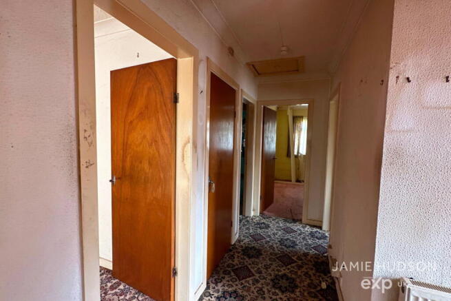 3 bed Semi-Detached Bungalow for sale Image 9