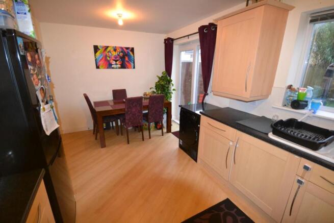 KITCHEN/DINING ROOM