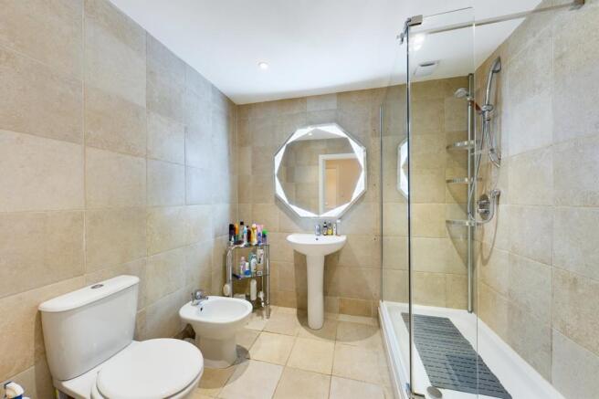 Ensuite to bedroo...