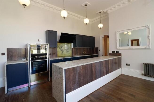 Kitchen / Lounge