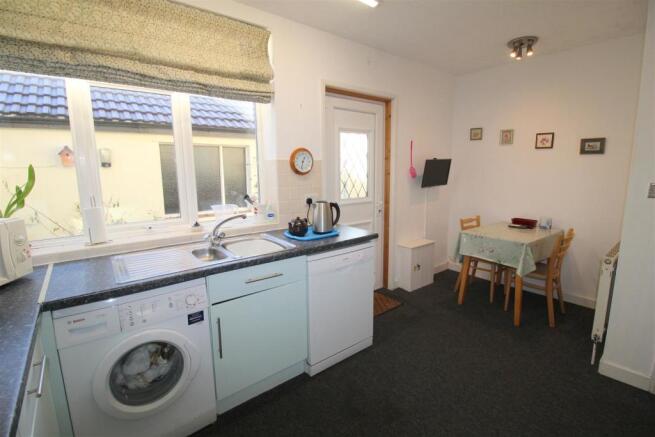 St Leonards Road West, 18, kitchen 2.JPG