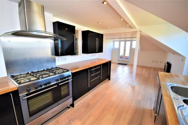 Kitchen...JPG