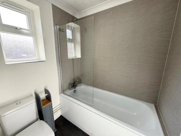 Bathroom 2.jpg