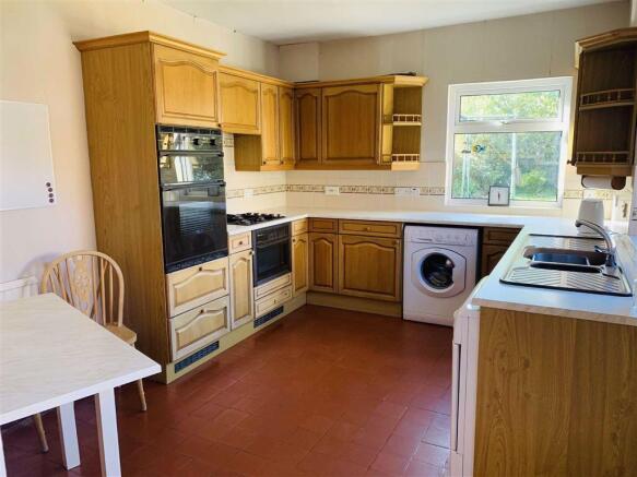 KITCHEN: