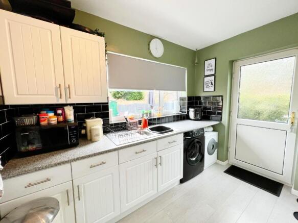 Kitchen 2.jpg