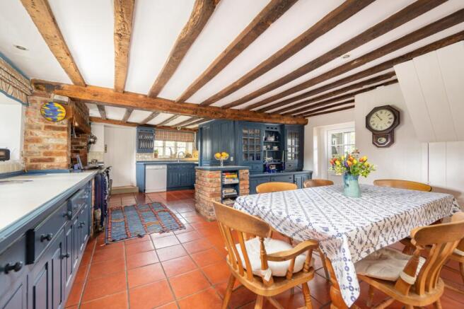 Kitchen/B'fast Room