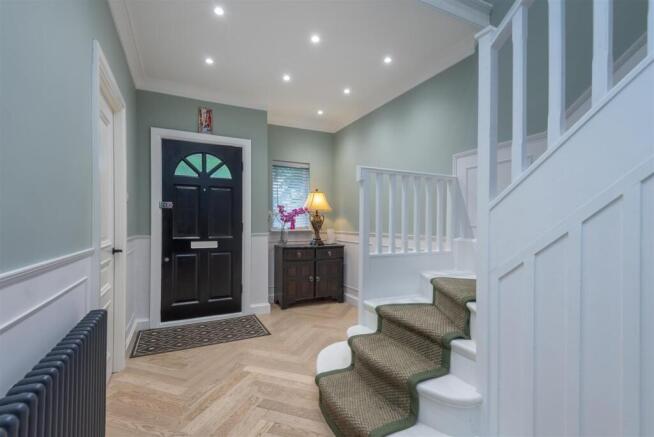 ENTRANCE HALL 2.jpg