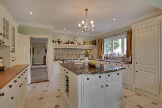 Kitchen 2.jpg