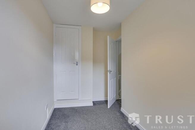 4 bed Semi-Detached to rent Image 9