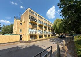 8, 27 Mace House, The Drive, London E17 3DE