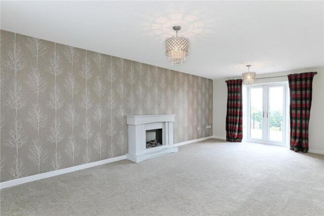 5 bed Detached for sale Image 4