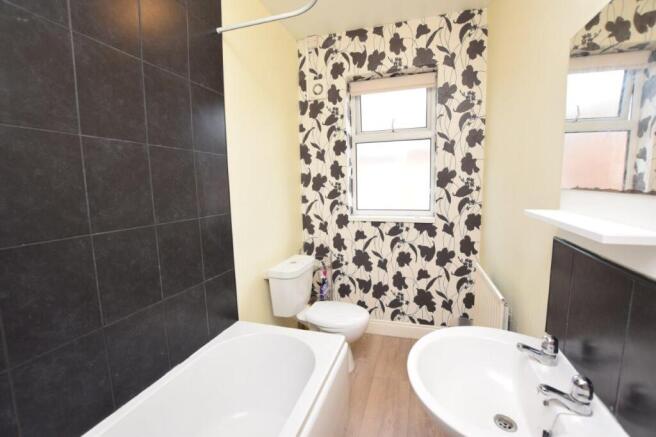 3 bed House to rent Image 6