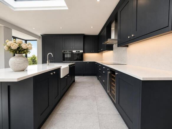 5 bed Semi-Detached to rent Image 5