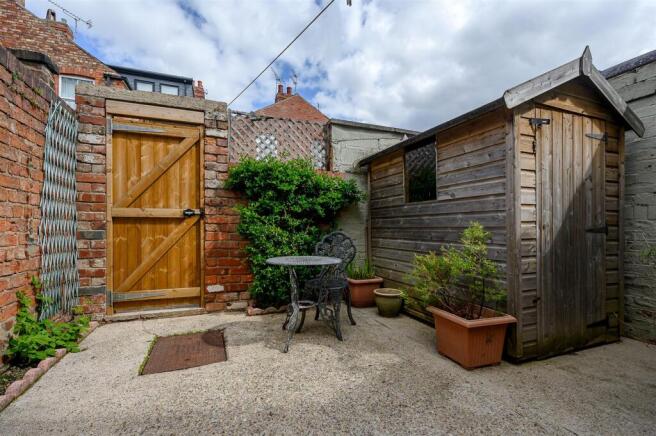 3 bed Terraced for sale Image 12