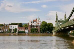 18, Digby Mansions, Hammersmith Bridge Road, London W6 9DE