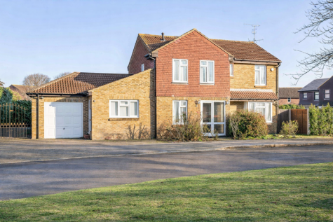 Sutherland Drive, Weylea Farm, GU4