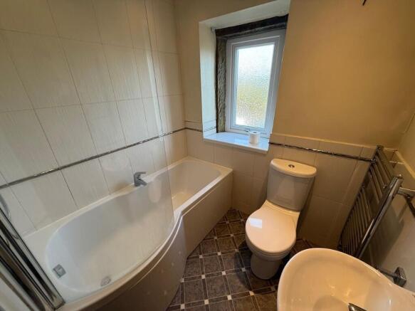 2 bed Terraced to rent Image 6