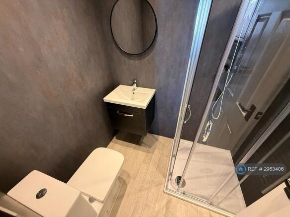 Studio to rent Image 8