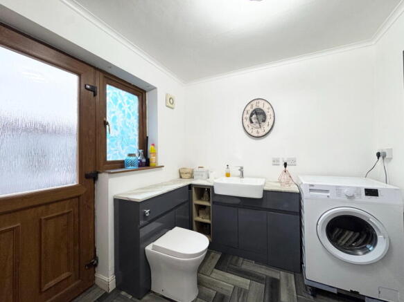4 bed Detached for sale Image 11