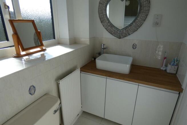 ENSUITE SHOWER ROOM