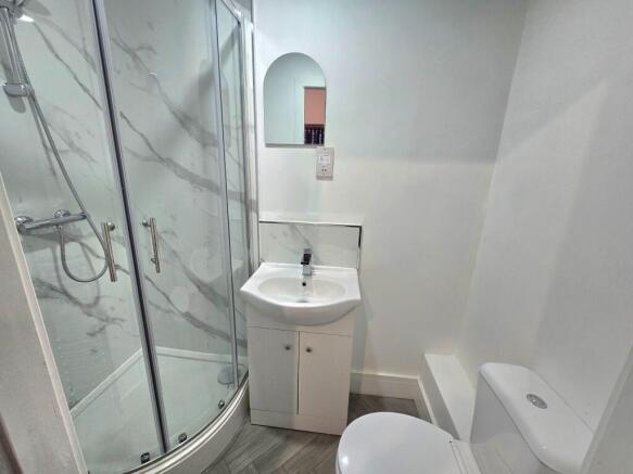 1 bed House Share to rent Image 6