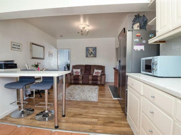 KITHCHEN-FAMILY ROOM/SECOND RECEPTION ROOM