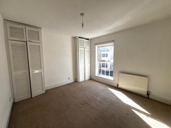 2 bed Terraced to rent Image 5