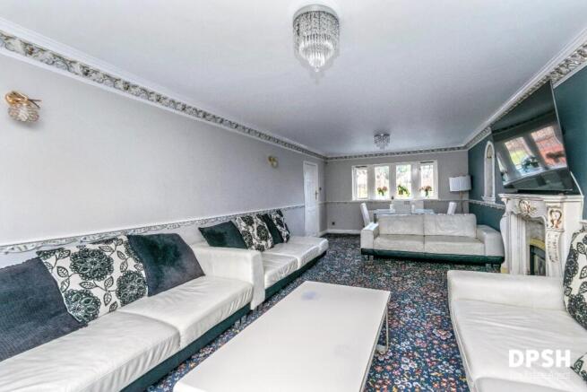 5 bed Detached for sale Image 5