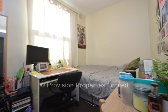 6 bed Terraced to rent Image 7