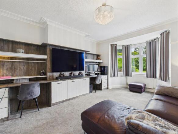 4 bed Semi-Detached for sale Image 4