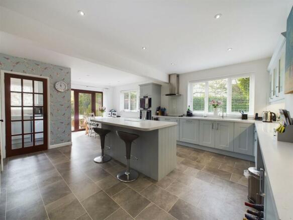Living Kitchen/Dining Room