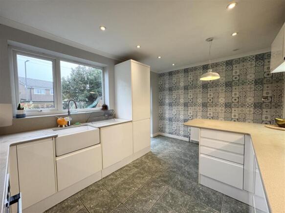 4 bed Semi-Detached for sale Image 10