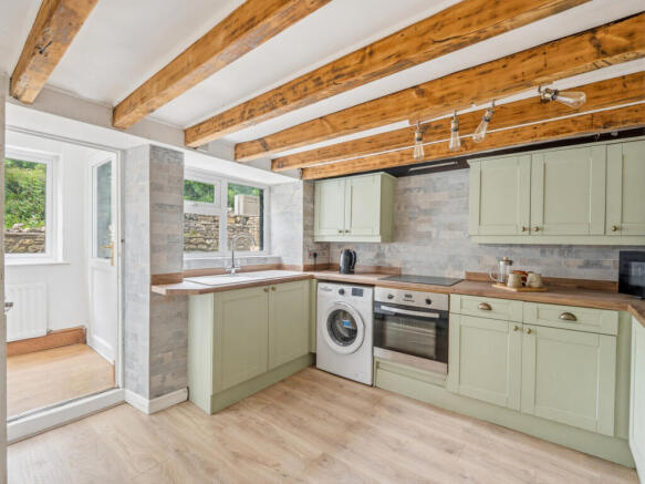 4 bed Detached for sale Image 5