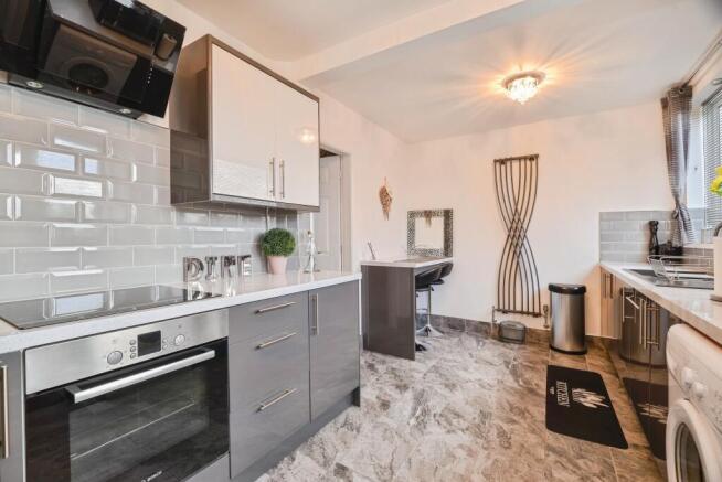 2 bed Terraced for sale Image 6
