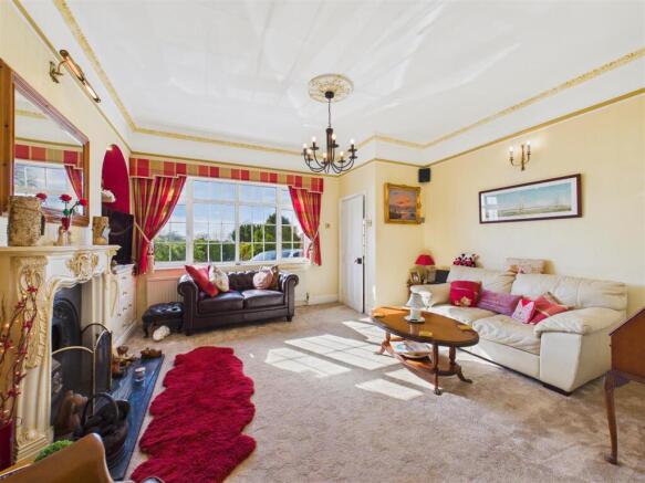 4 bed Semi-Detached for sale Image 5