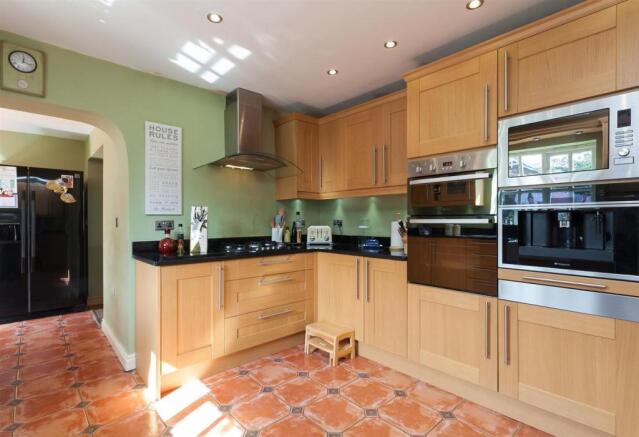 Kitchen 1.jpg