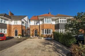 137, Westpole Avenue, Barnet EN4 0BB