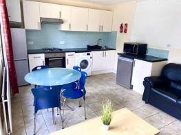21, Ramsdean House, Petersfield Rise, London SW15 4AJ